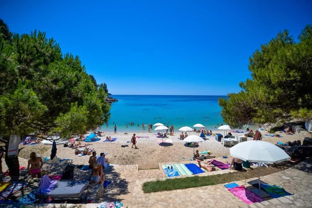Apartment Zorika Near The Beach Pula Exterior photo